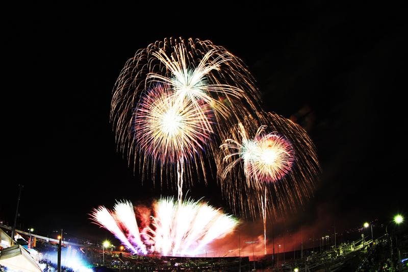 5000発の花火が満開！「土佐横浜みなと未来祭り」が5/5開催 | 高知新聞