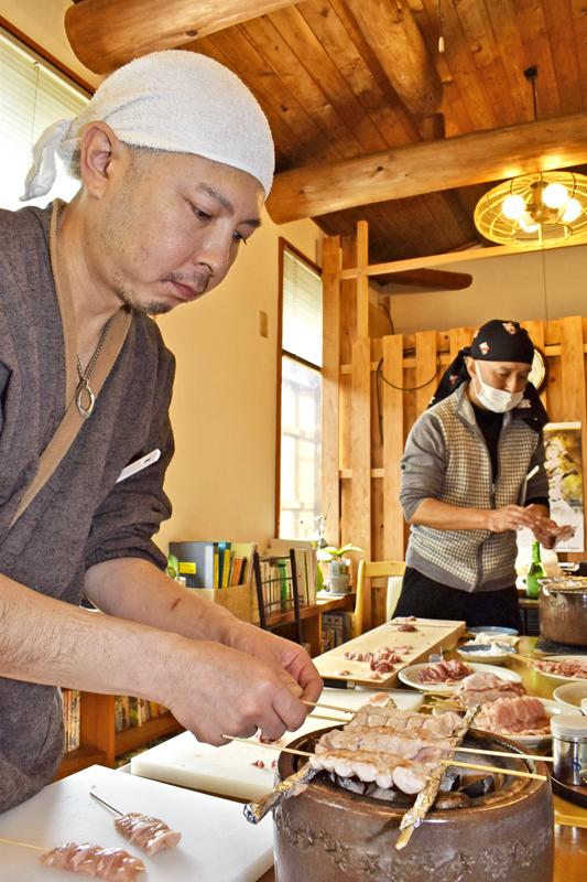 土佐ジローの焼き鳥うまいっ バードコート 嘉とう 東京のミシュラン店主ら安芸市で合宿 高知新聞