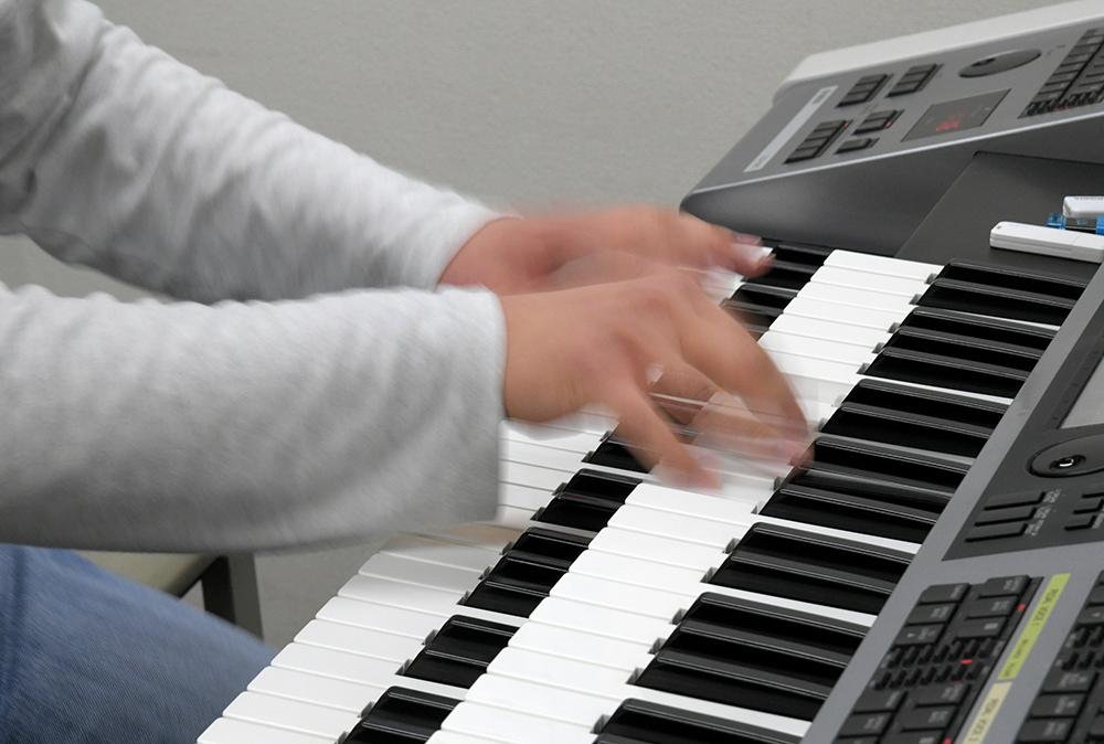 動画 知的障害のエレクトーン奏者 武市光平さん 高知市 音楽の楽しさ届けたい 高知新聞