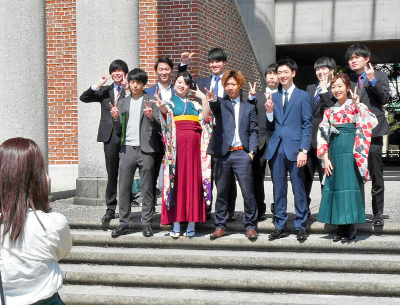 コロナ下の卒業式 高知県内３大学が開催に向け工夫  高知新聞