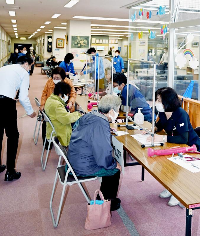 高知県内市町村 ワクチン急ぐ国に不満 医師確保に課題 高知新聞